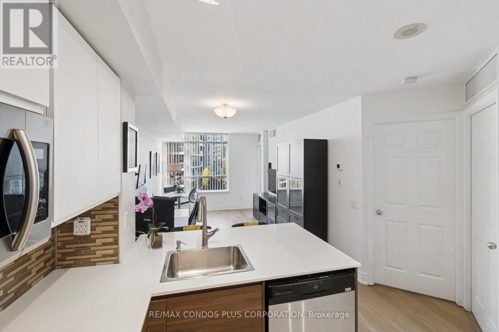 708 - 30 Harrison Garden Boulevard, Toronto, Ontario  M2N 7A9 - Photo 2 - C12568316