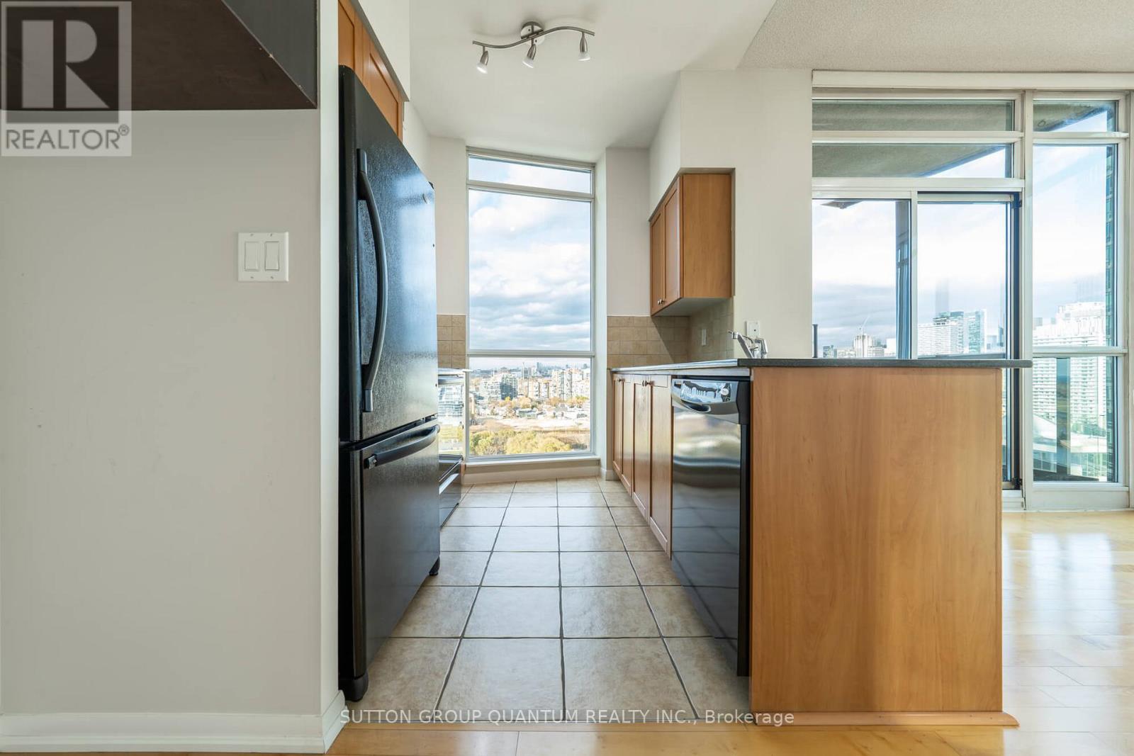 2203 - 219 Fort York Boulevard, Toronto, Ontario  M5V 1B1 - Photo 9 - C12568348