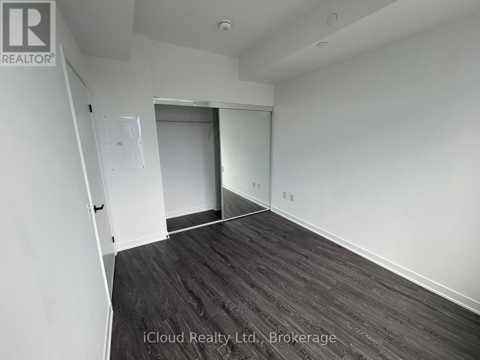 1013 - 2495 Eglinton Avenue W, Mississauga, Ontario  L5M 2T2 - Photo 8 - W12536158