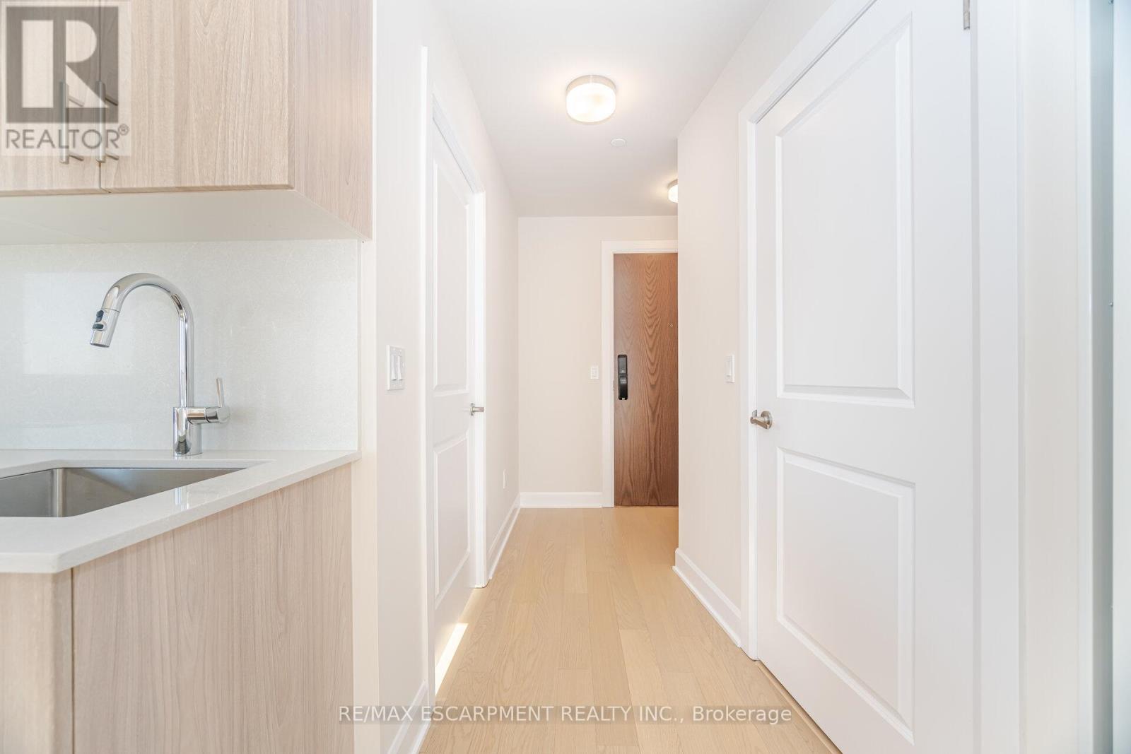 1901 - 3240 William Coltson Avenue, Oakville, Ontario  L6H 8C8 - Photo 6 - W12568252