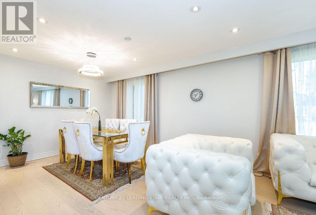 Main - 30 Foreht Crescent, Aurora, Ontario  L4G 3E8 - Photo 4 - N12568314