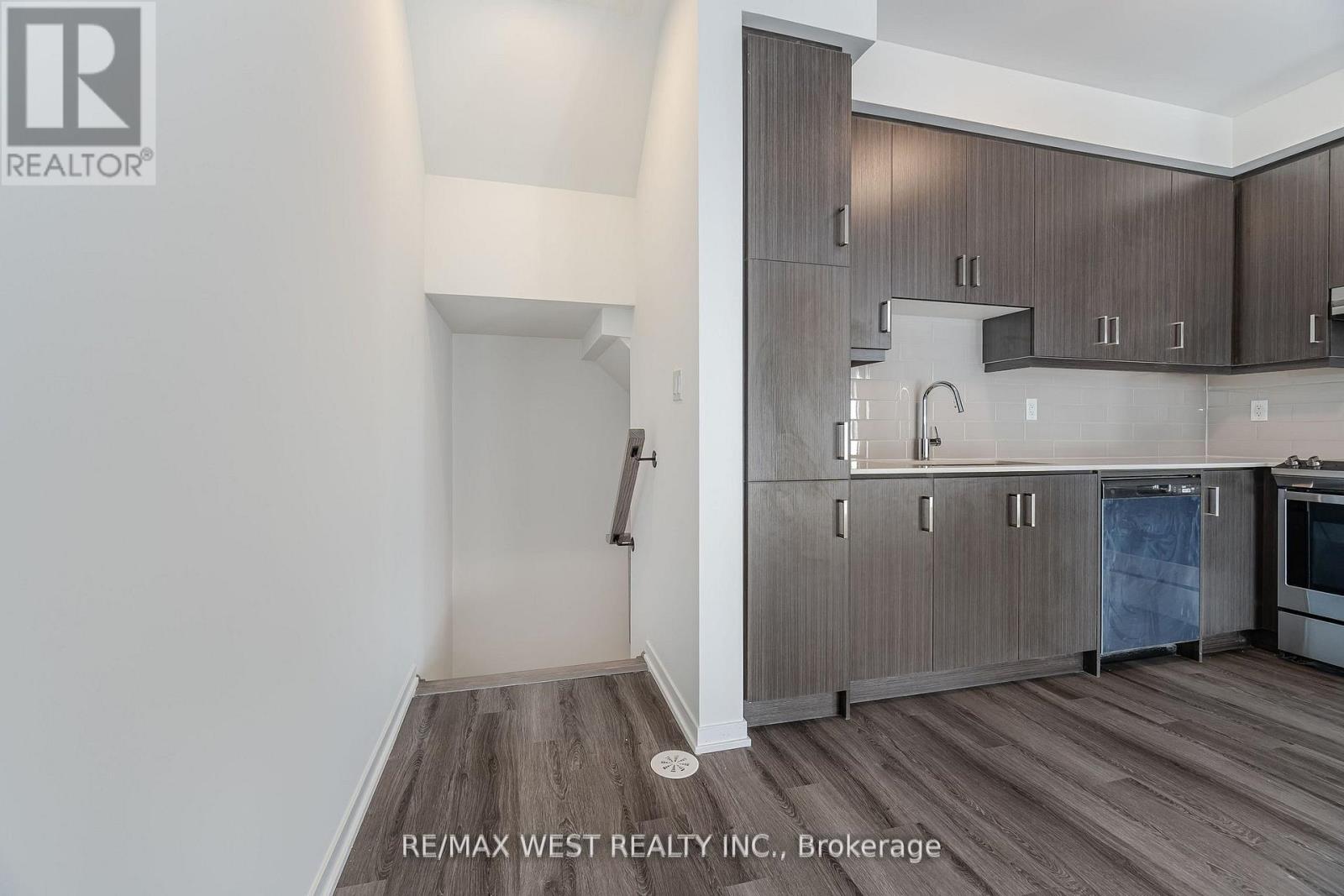 195 - 141 Honeycrisp Crescent, Vaughan, Ontario  L4K 5Z8 - Photo 18 - N12568350