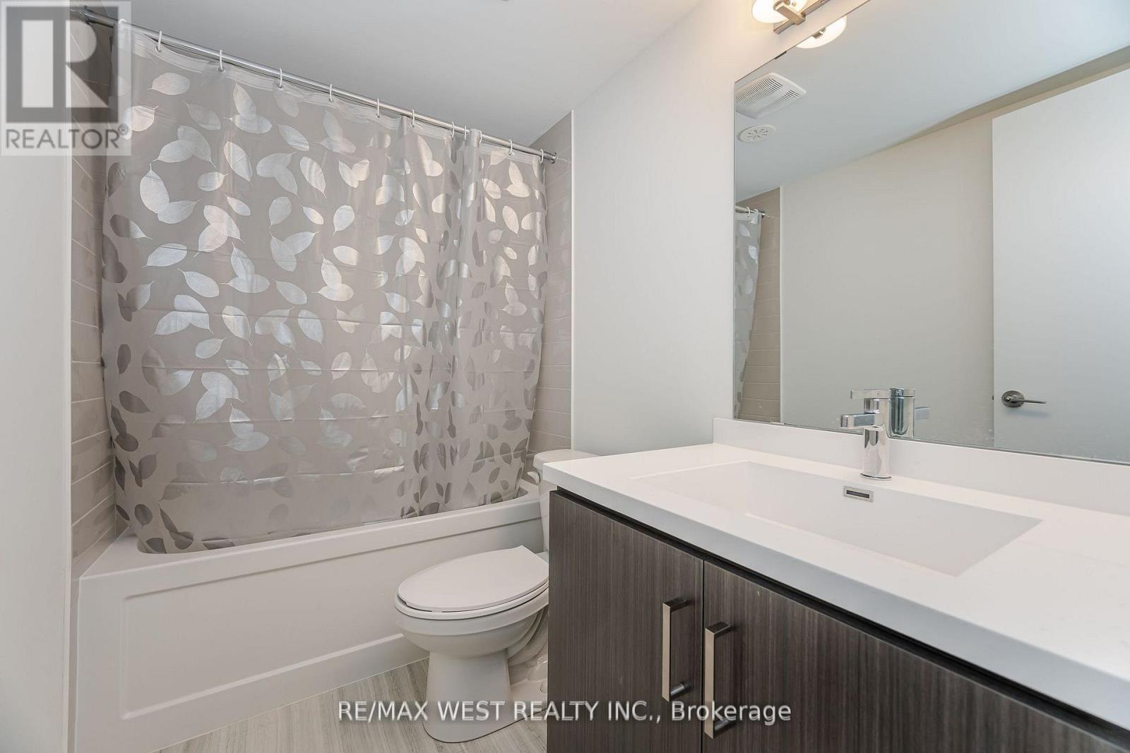 195 - 141 Honeycrisp Crescent, Vaughan, Ontario  L4K 5Z8 - Photo 23 - N12568350