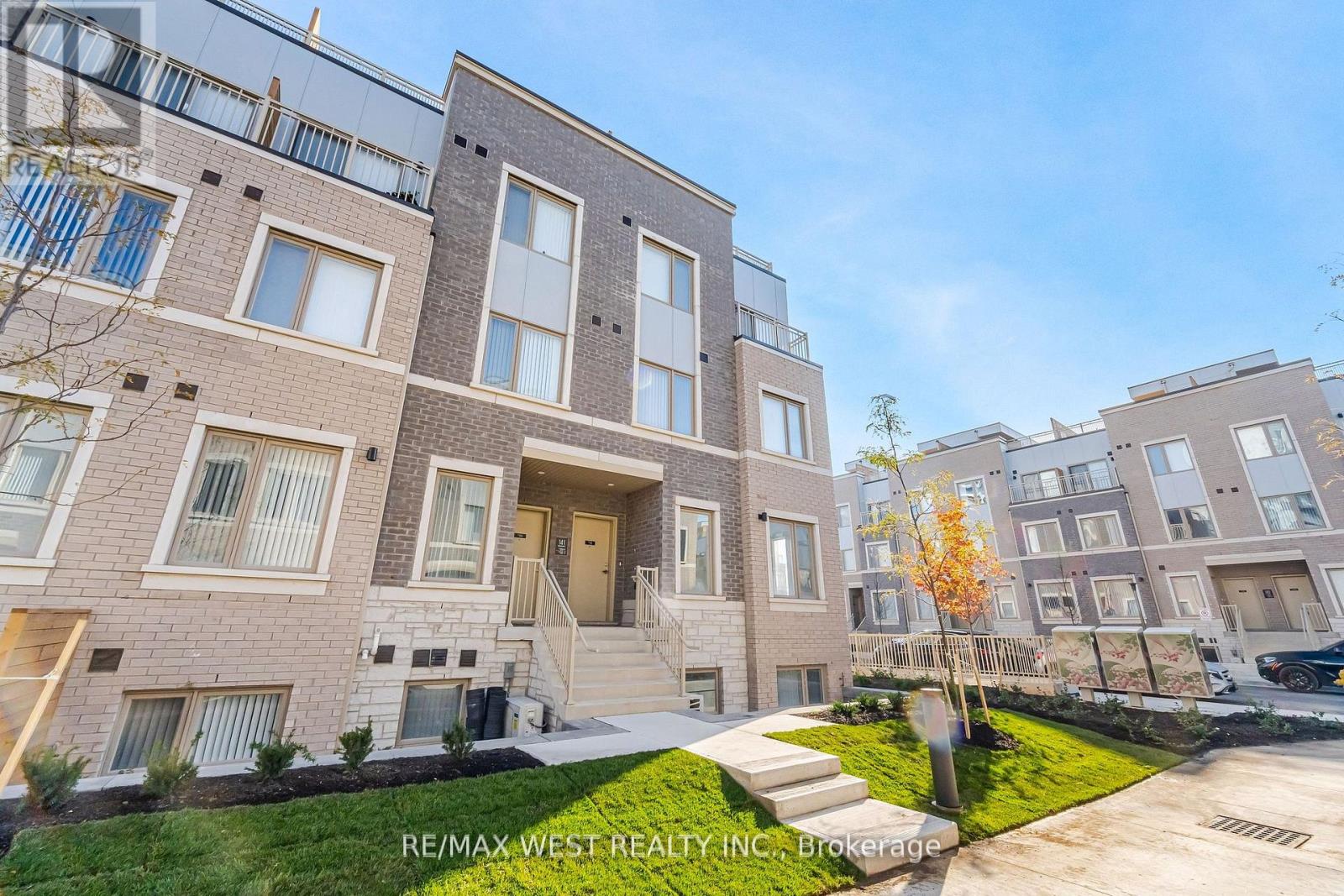 195 - 141 Honeycrisp Crescent, Vaughan, Ontario  L4K 5Z8 - Photo 3 - N12568350