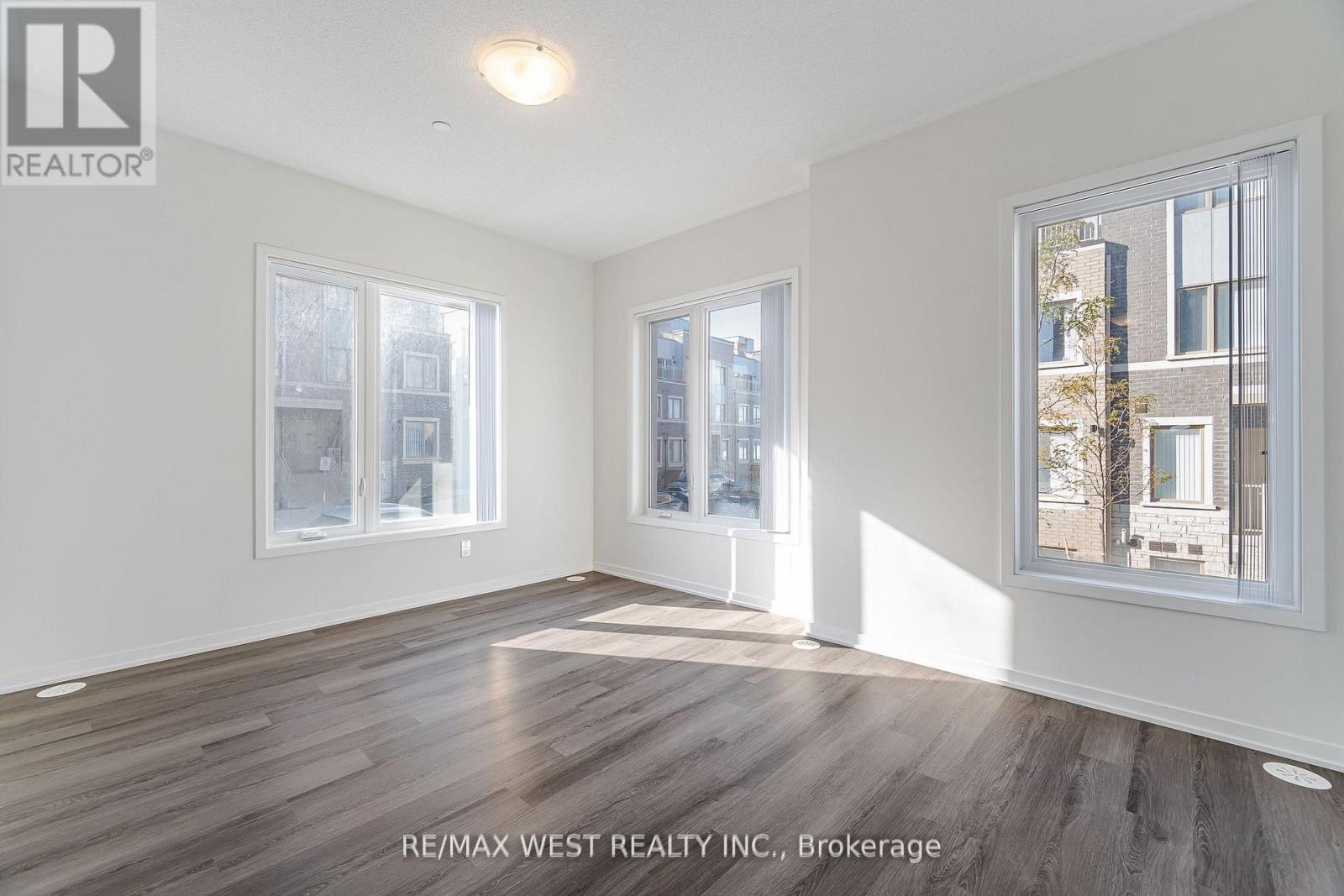 195 - 141 Honeycrisp Crescent, Vaughan, Ontario  L4K 5Z8 - Photo 8 - N12568350