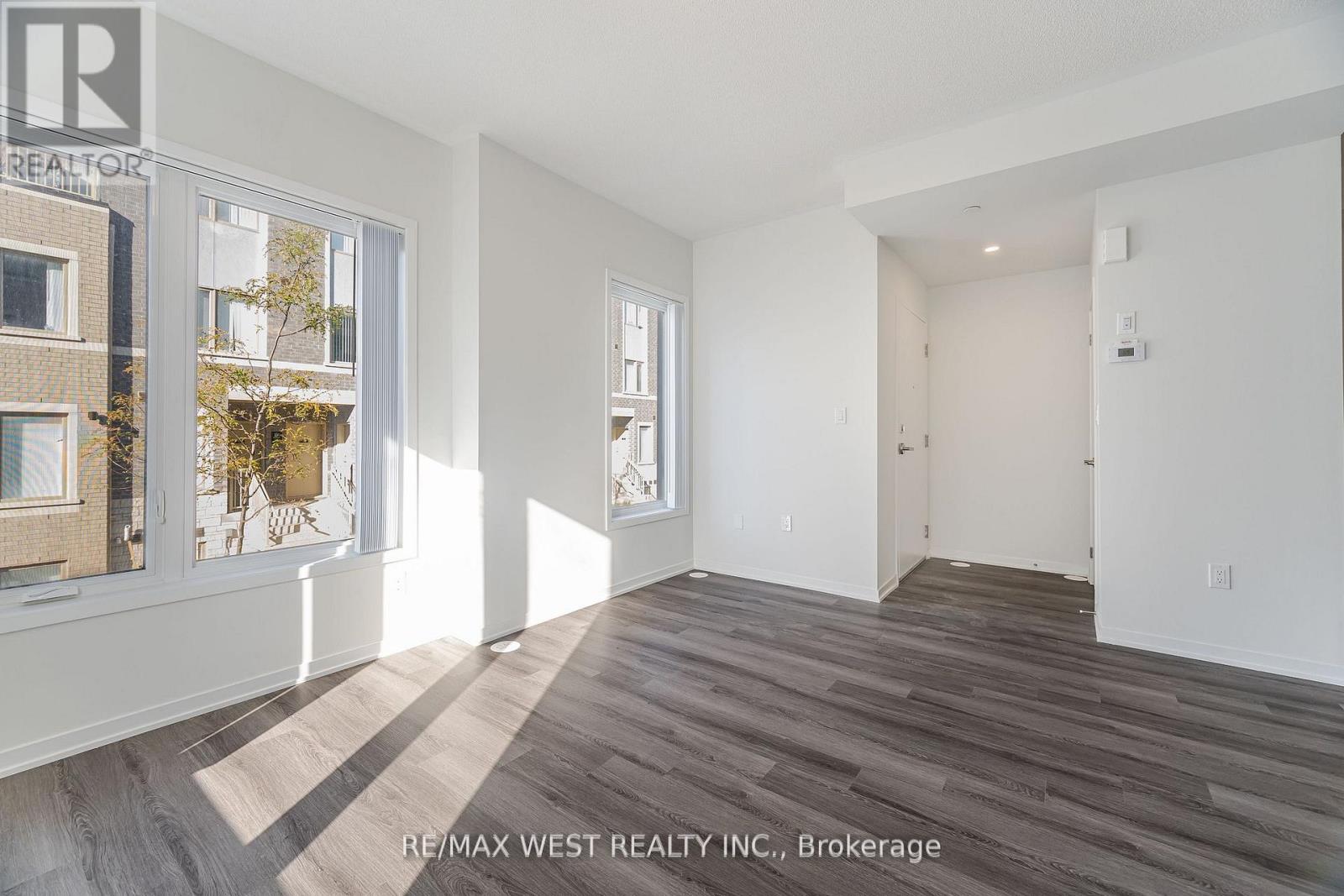 195 - 141 Honeycrisp Crescent, Vaughan, Ontario  L4K 5Z8 - Photo 9 - N12568350