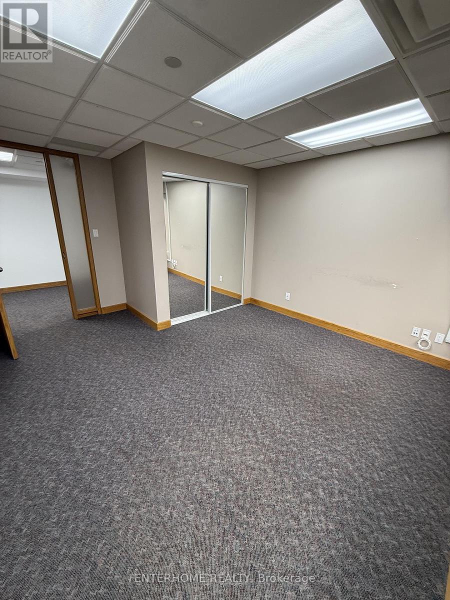 1124 Stellar Drive, Newmarket, Ontario  L3Y 7B7 - Photo 13 - N12568366