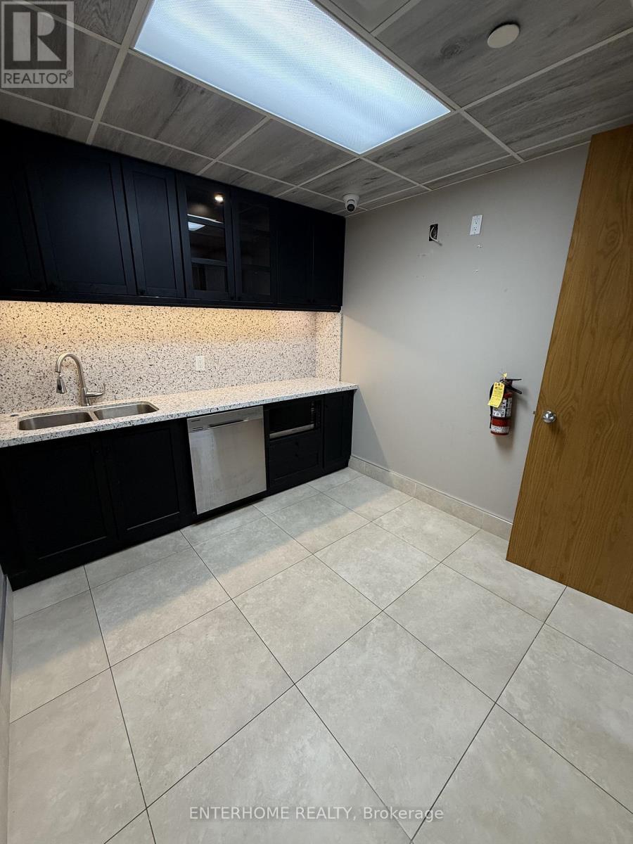 1124 Stellar Drive, Newmarket, Ontario  L3Y 7B7 - Photo 19 - N12568366