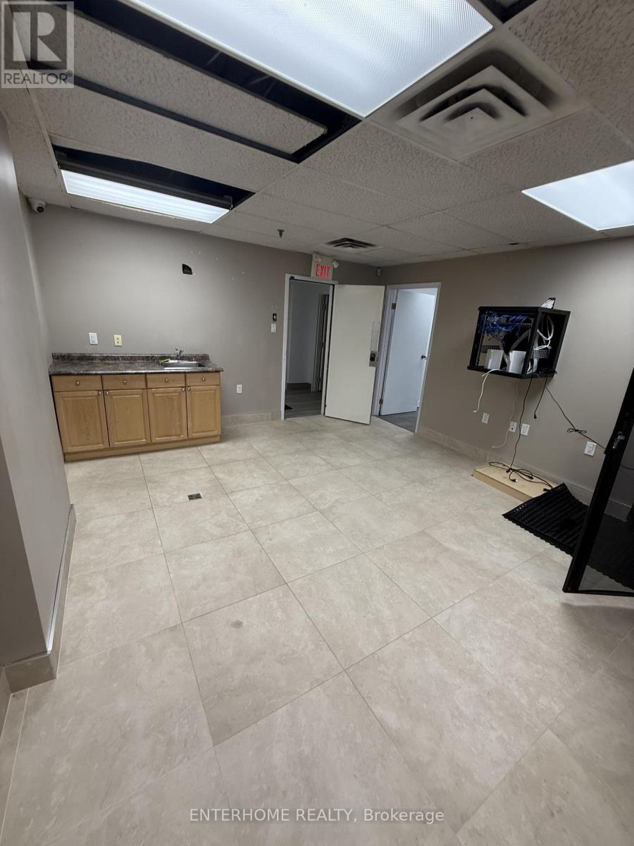 1124 Stellar Drive, Newmarket, Ontario  L3Y 7B7 - Photo 23 - N12568366