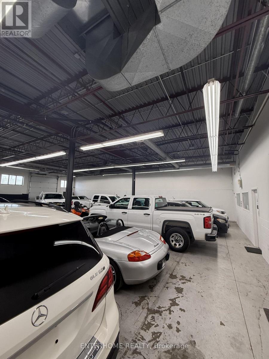 1124 Stellar Drive, Newmarket, Ontario  L3Y 7B7 - Photo 29 - N12568366