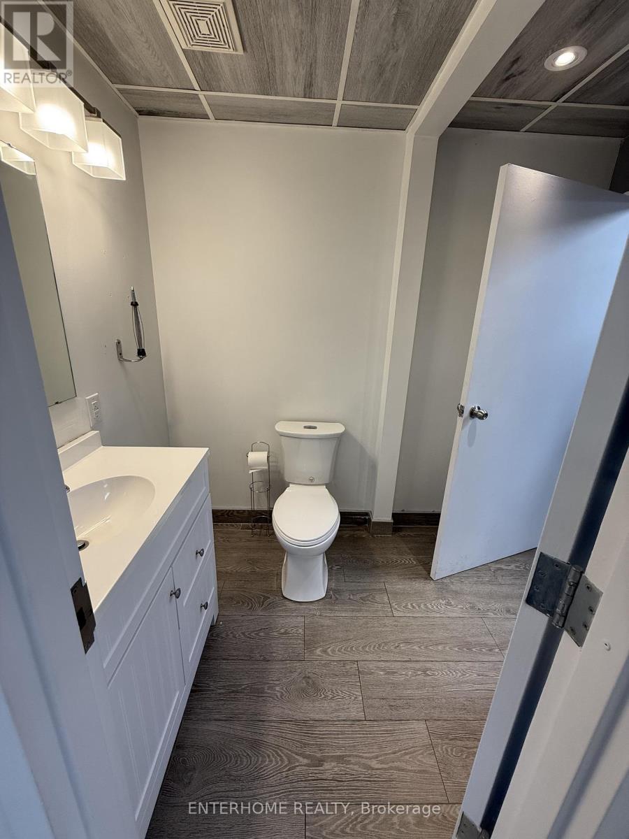 1124 Stellar Drive, Newmarket, Ontario  L3Y 7B7 - Photo 8 - N12568366