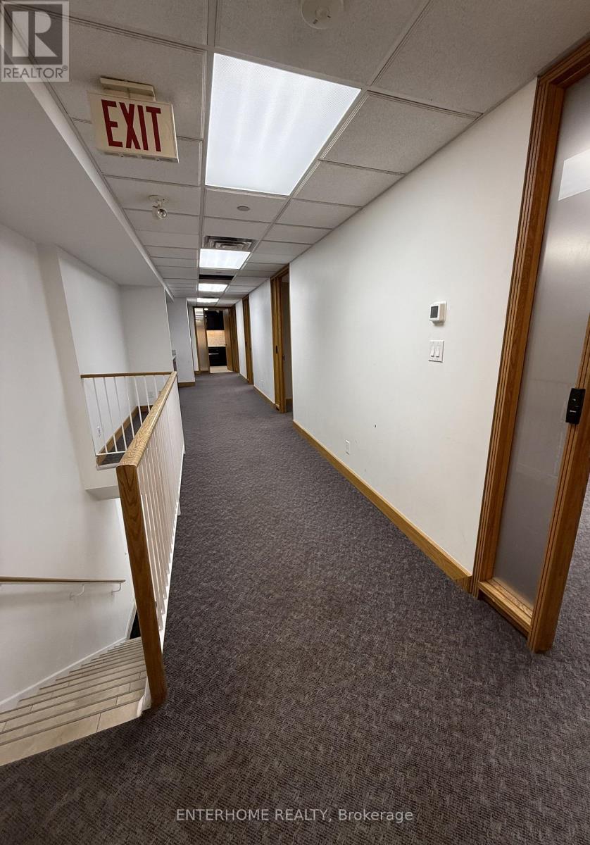 1124 Stellar Drive, Newmarket, Ontario  L3Y 7B7 - Photo 9 - N12568366