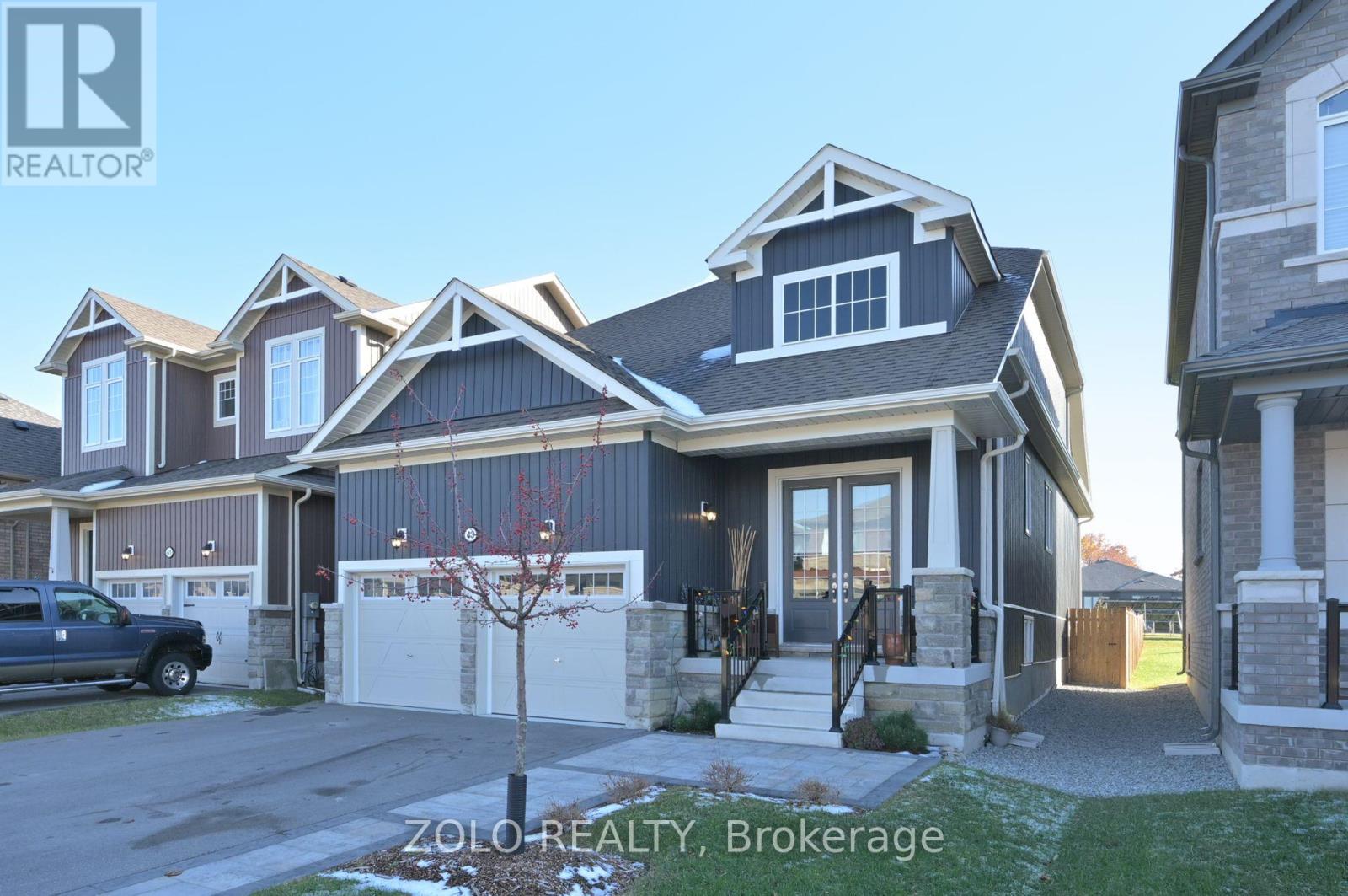 43 Simona Avenue, Wasaga Beach, Ontario  L9Z 0L3 - Photo 2 - S12568280