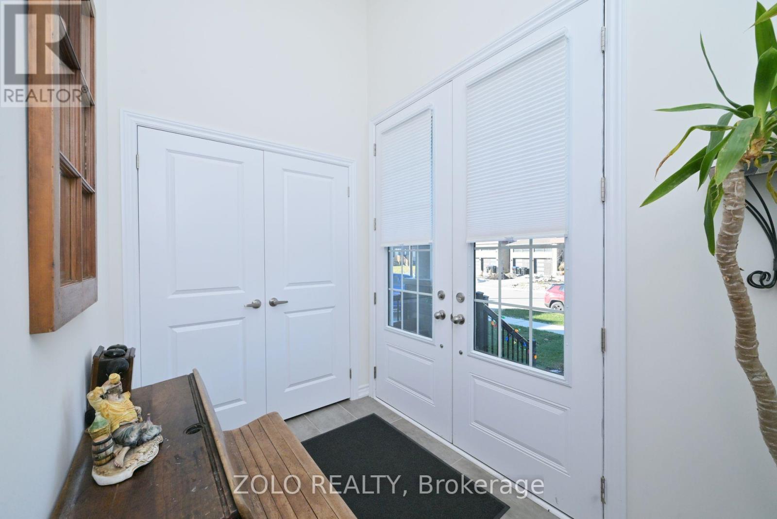 43 Simona Avenue, Wasaga Beach, Ontario  L9Z 0L3 - Photo 3 - S12568280