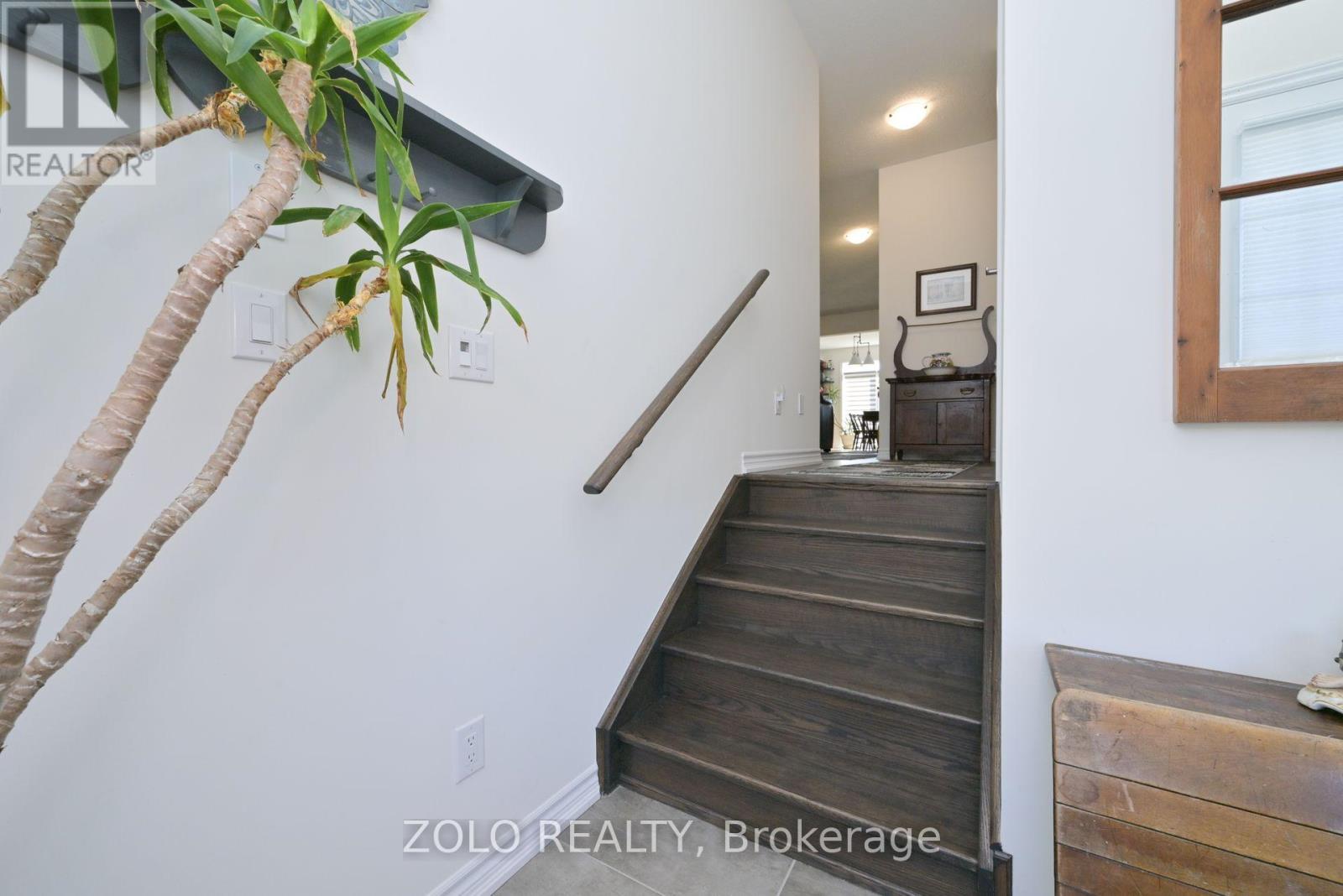 43 Simona Avenue, Wasaga Beach, Ontario  L9Z 0L3 - Photo 4 - S12568280