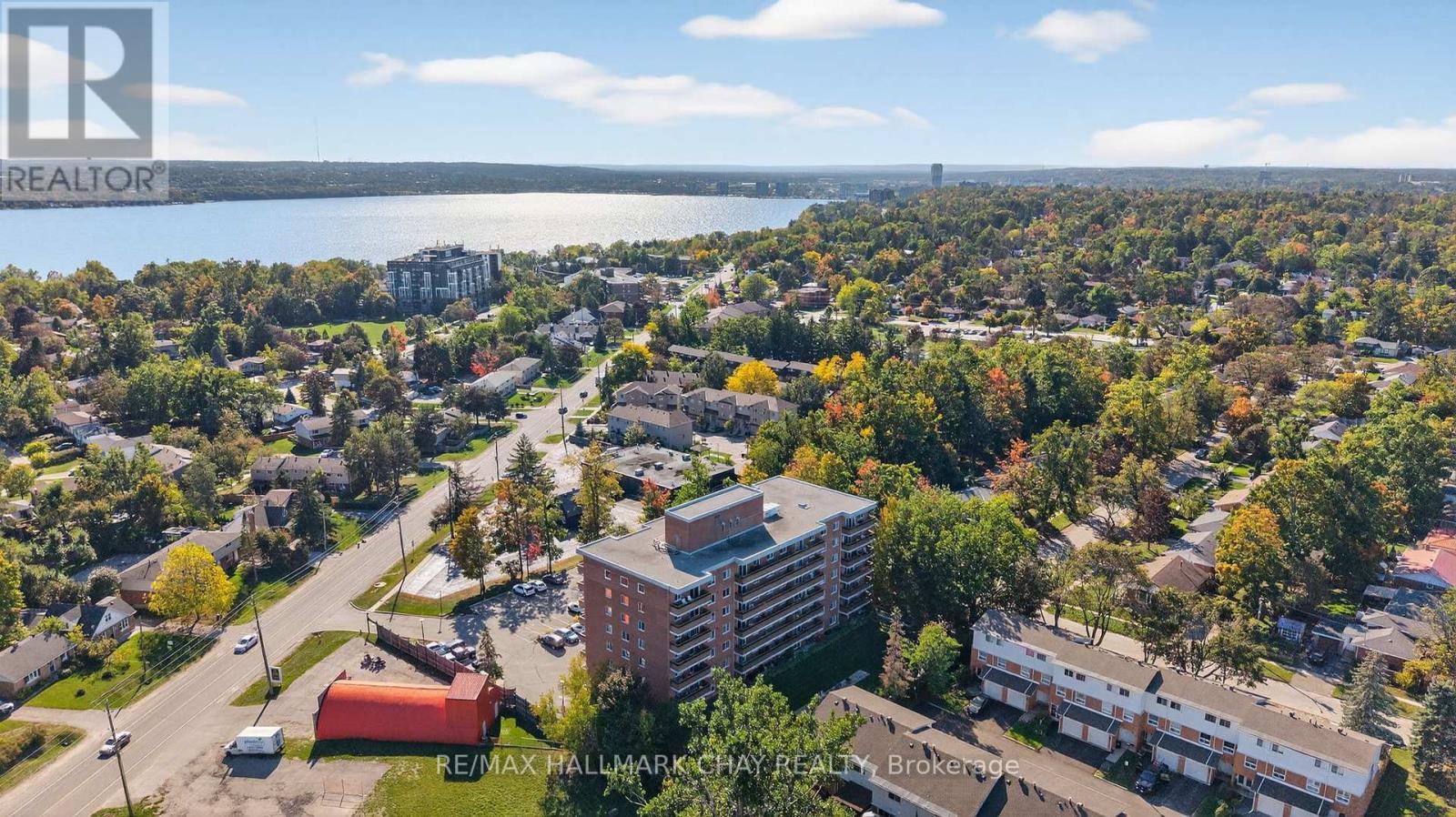 705 - 414 Blake Street, Barrie, Ontario  L4M 5J7 - Photo 2 - S12568302