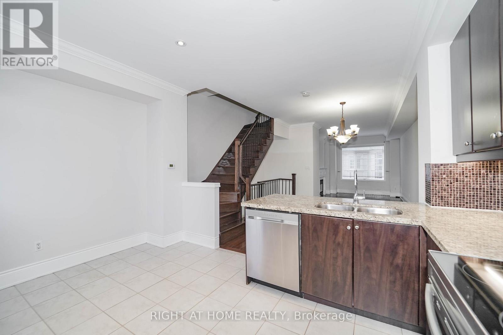 9 Streight Lane, Toronto, Ontario  M9B 0A3 - Photo 13 - W12568320