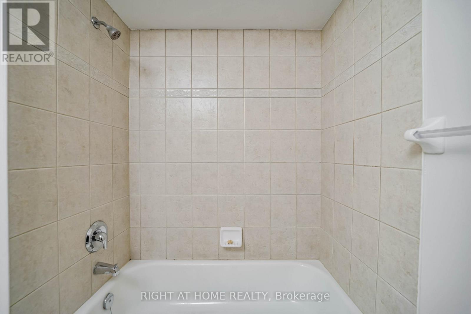 9 Streight Lane, Toronto, Ontario  M9B 0A3 - Photo 18 - W12568320