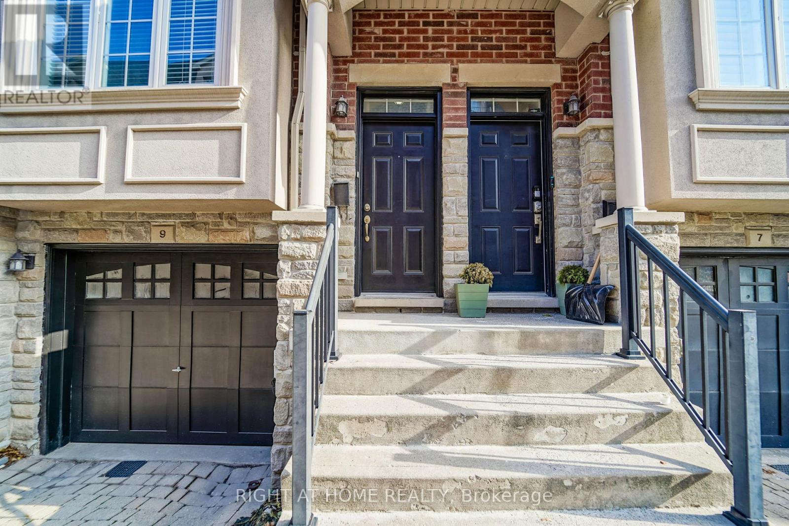 9 Streight Lane, Toronto, Ontario  M9B 0A3 - Photo 3 - W12568320