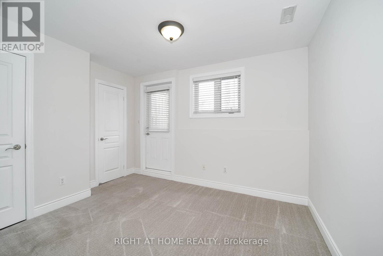 9 Streight Lane, Toronto, Ontario  M9B 0A3 - Photo 33 - W12568320