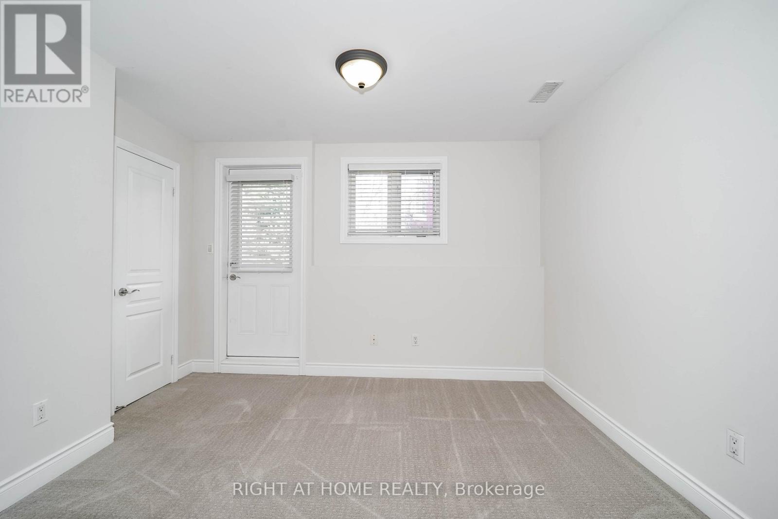 9 Streight Lane, Toronto, Ontario  M9B 0A3 - Photo 34 - W12568320