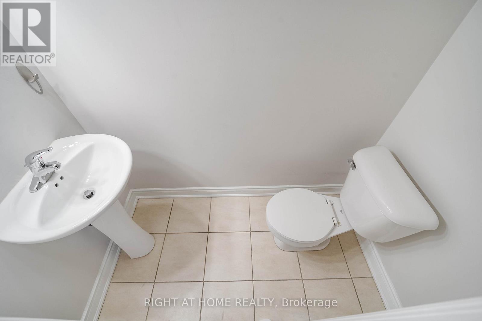 9 Streight Lane, Toronto, Ontario  M9B 0A3 - Photo 37 - W12568320