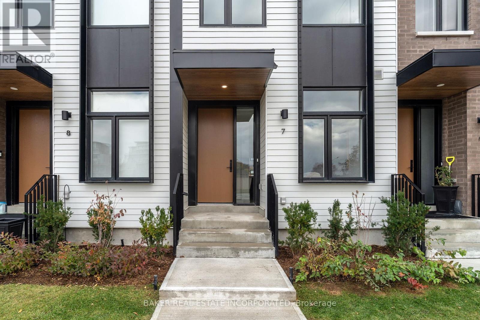 7 - 10 Lou Parsons Way, Mississauga, Ontario  L5H 0B2 - Photo 1 - W12568338