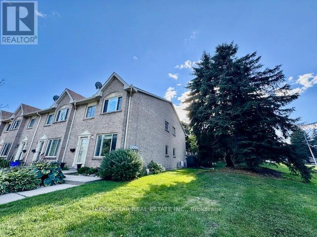 1 - 2 Cedar Drive, Orangeville, Ontario  L9W 2X6 - Photo 2 - W12568346