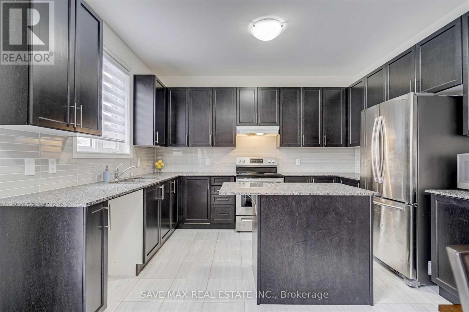 27 Haverstock Crescent, Brampton, Ontario  L7A 4E1 - Photo 7 - W12568356