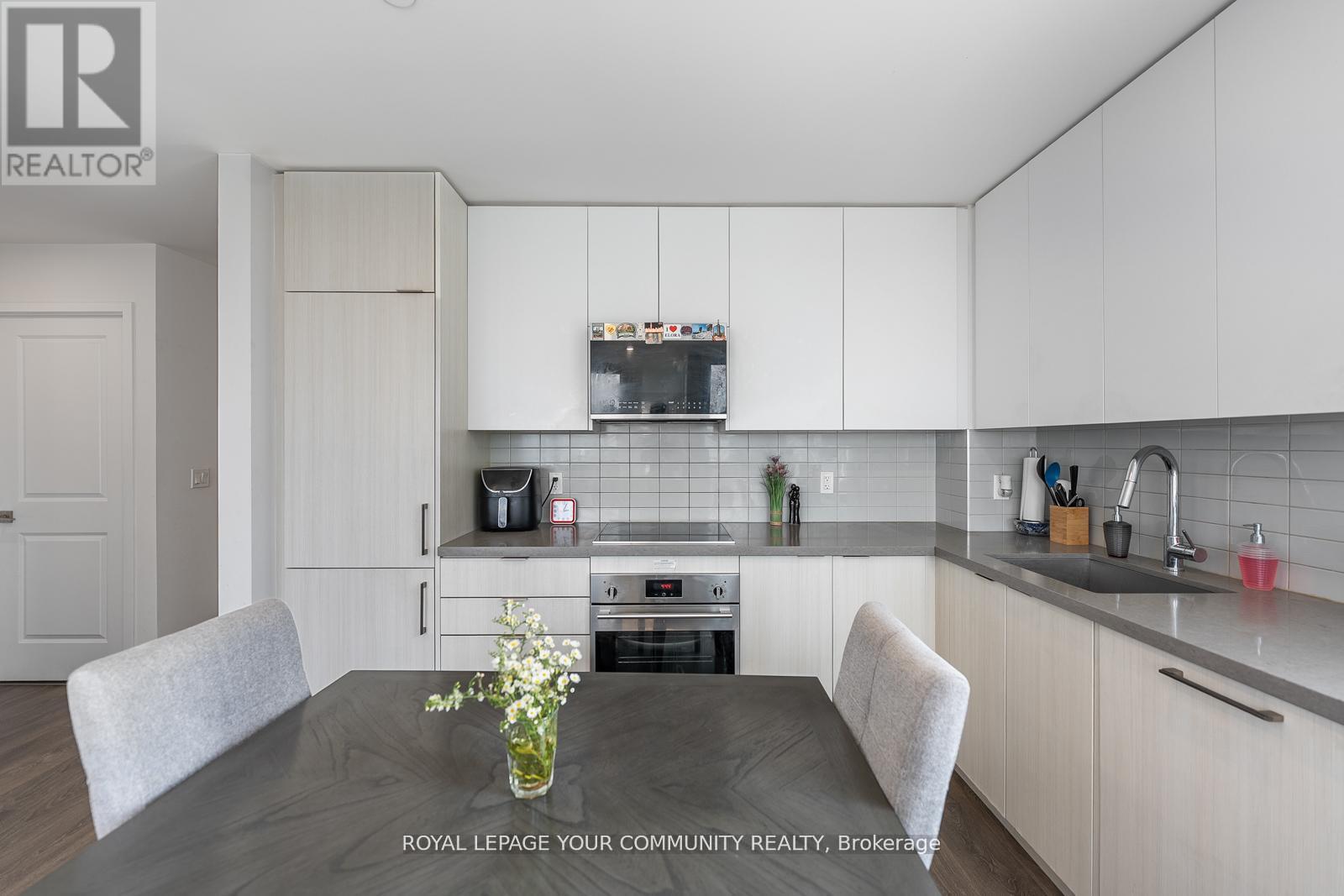 604 - 297 Oak Walk Drive, Oakville, Ontario  L6H 3R6 - Photo 7 - W12568370