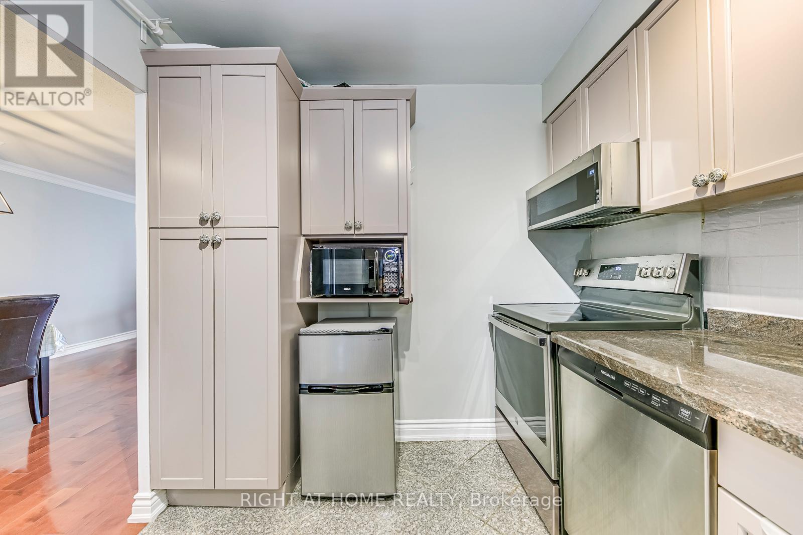 103 - 366 The East Mall, Toronto, Ontario  M9B 6C6 - Photo 15 - W12568378