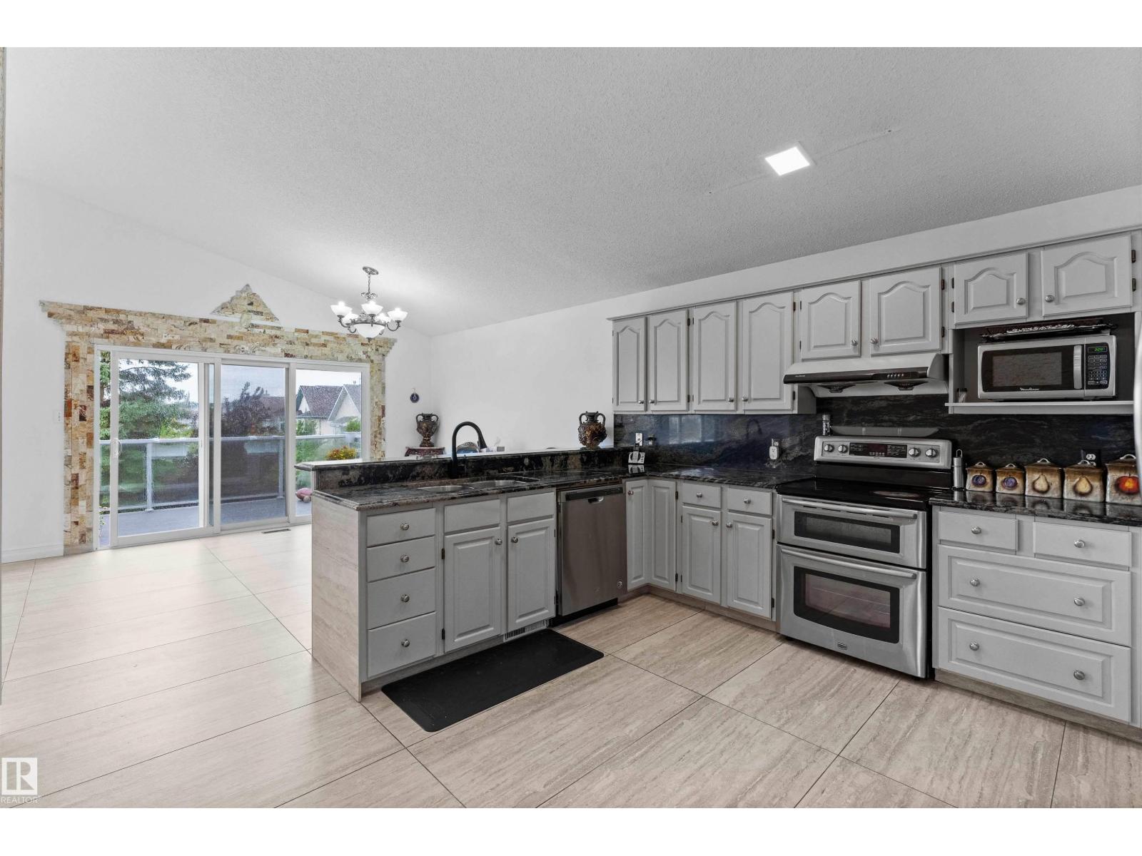 8712 160a Av Nw, Edmonton, Alberta  T5Z 3K4 - Photo 6 - E4461382