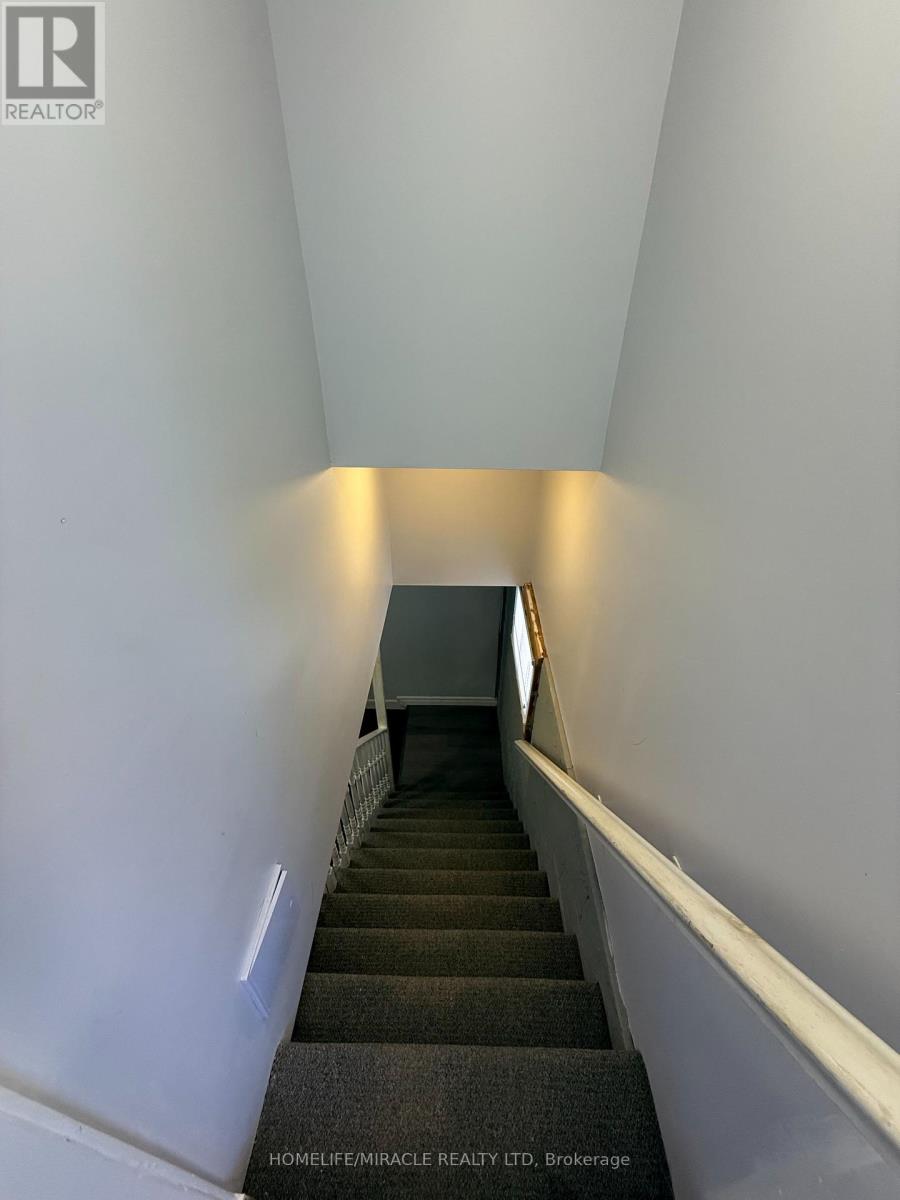 11 Garnet Street, St. Catharines, Ontario  L2M 5E6 - Photo 21 - X12568276