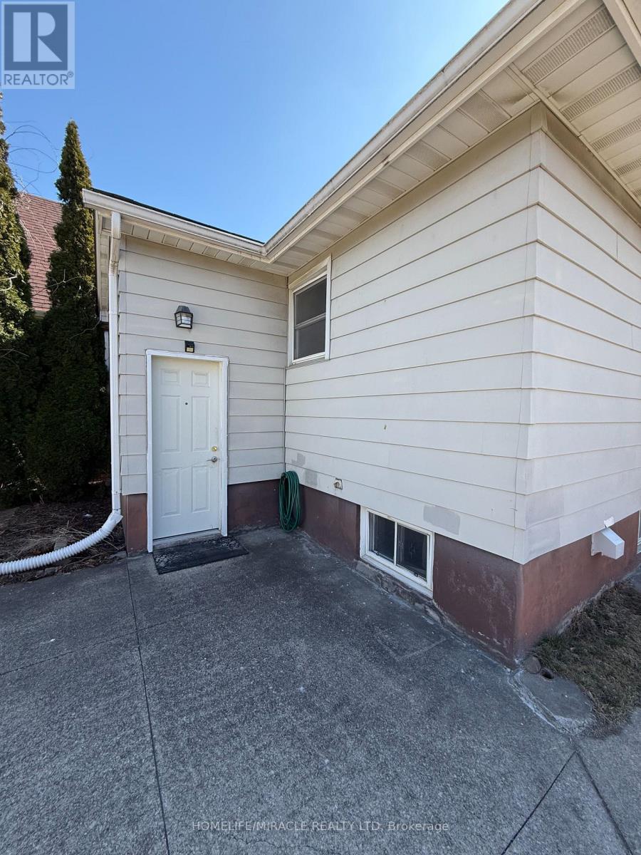 11 Garnet Street, St. Catharines, Ontario  L2M 5E6 - Photo 24 - X12568276