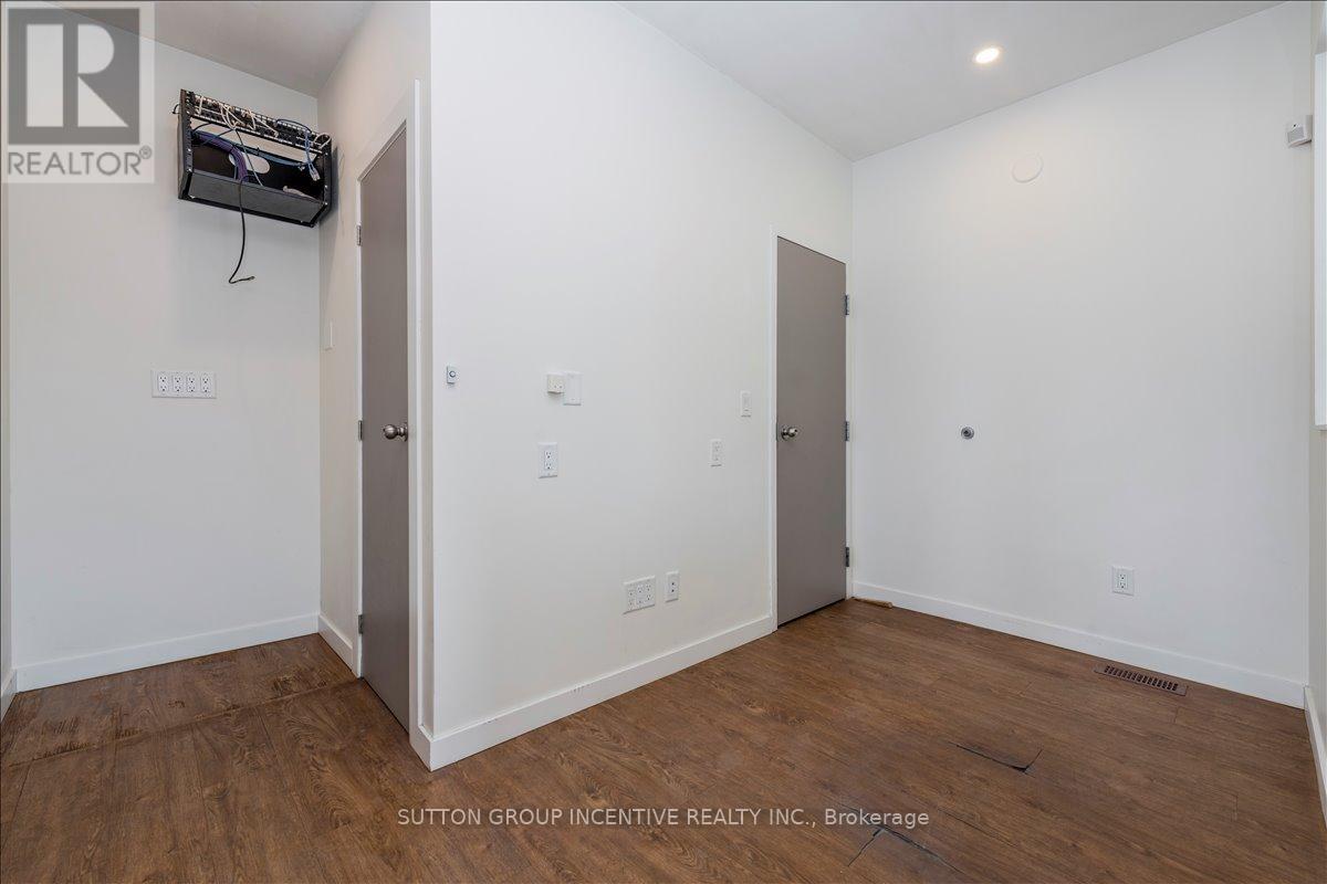 18 Worsley Street, Barrie, Ontario  L4M 1L4 - Photo 19 - S12539862