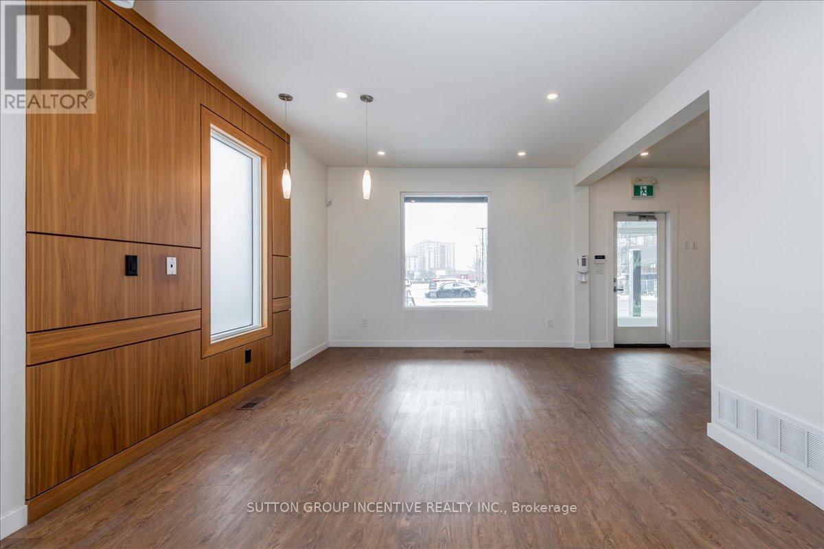 18 Worsley Street, Barrie, Ontario  L4M 1L4 - Photo 11 - S12539862