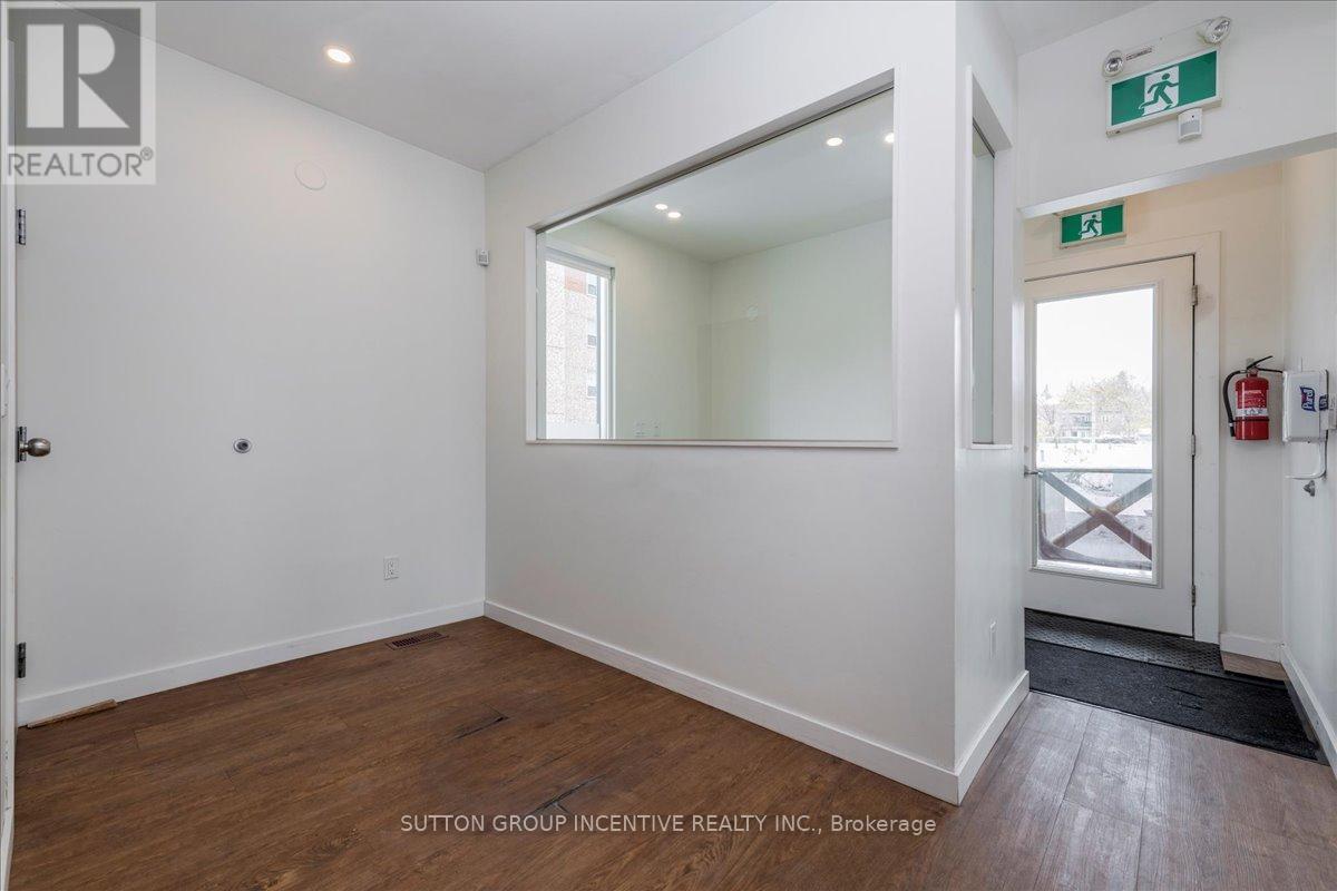 18 Worsley Street, Barrie, Ontario  L4M 1L4 - Photo 18 - S12539862