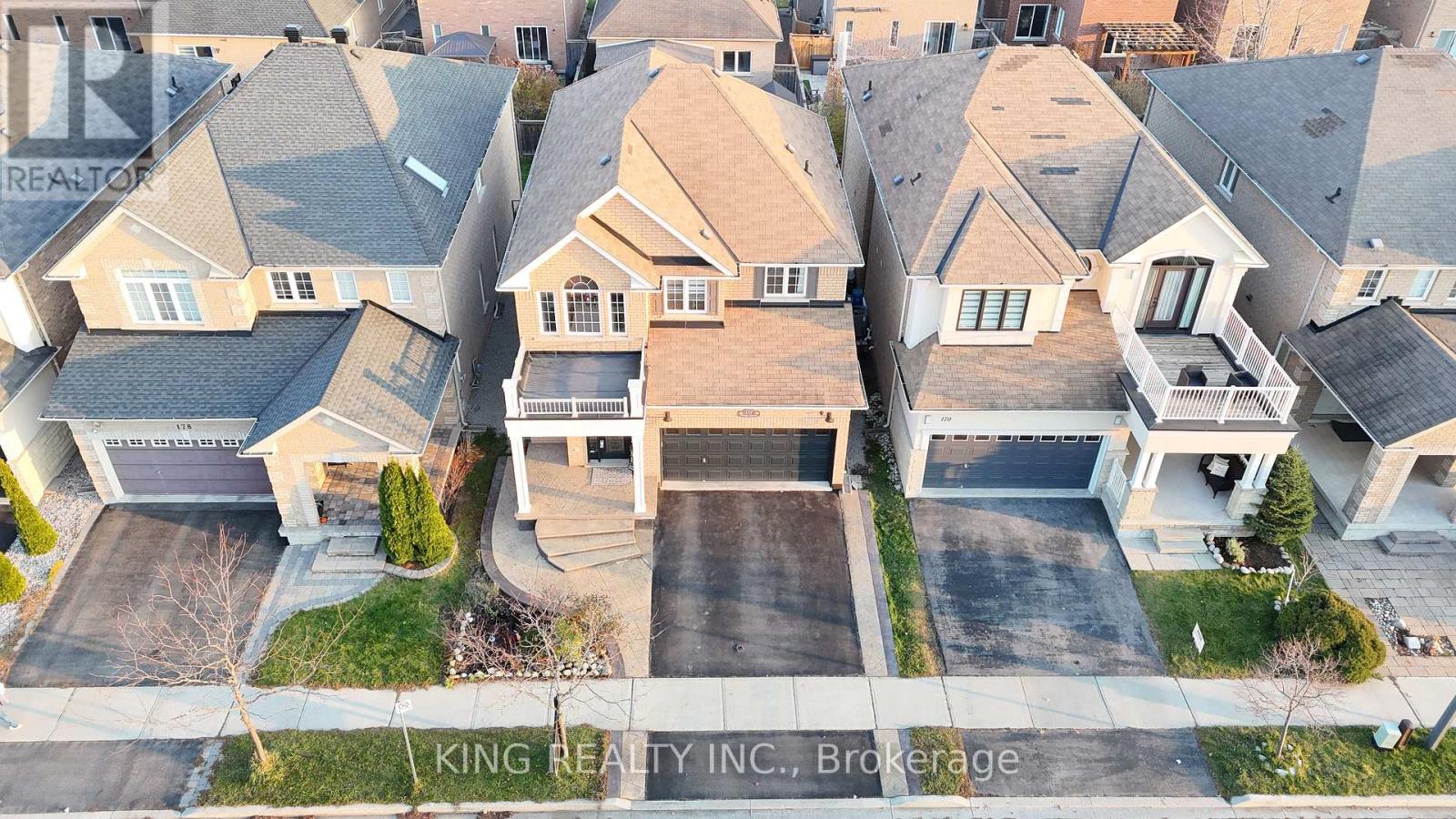 174 Minto Crescent, Milton, Ontario  L9T 7P5 - Photo 2 - W12564986