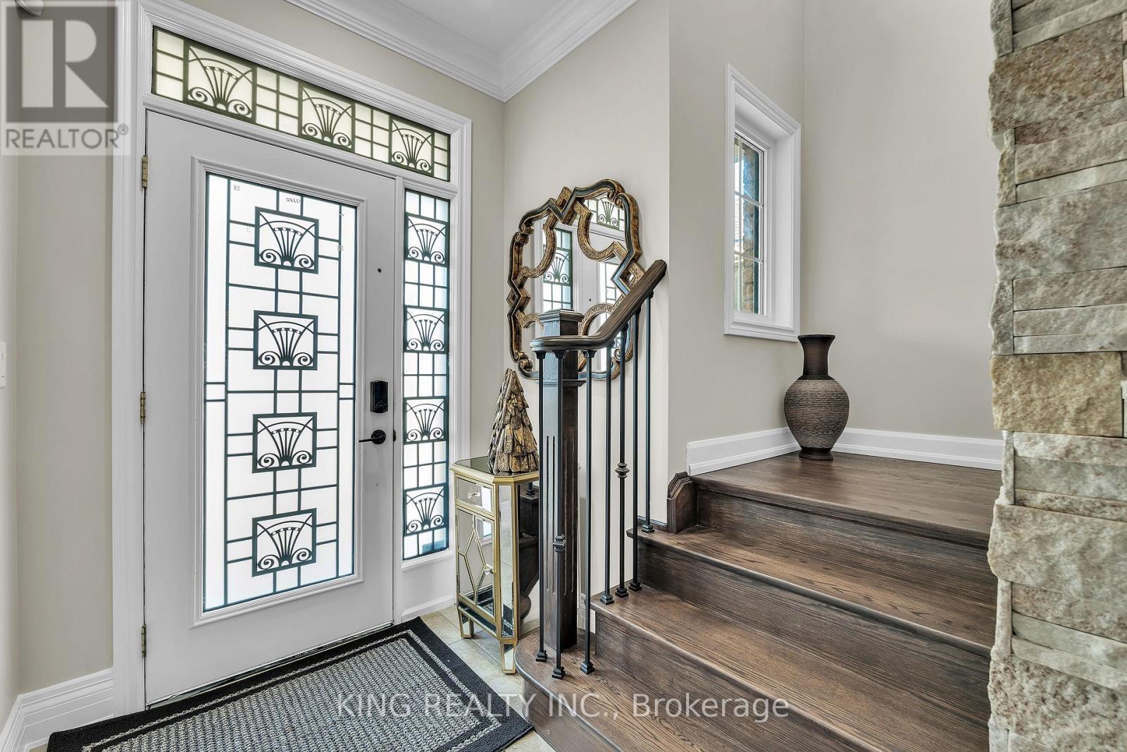 174 Minto Crescent, Milton, Ontario  L9T 7P5 - Photo 4 - W12564986