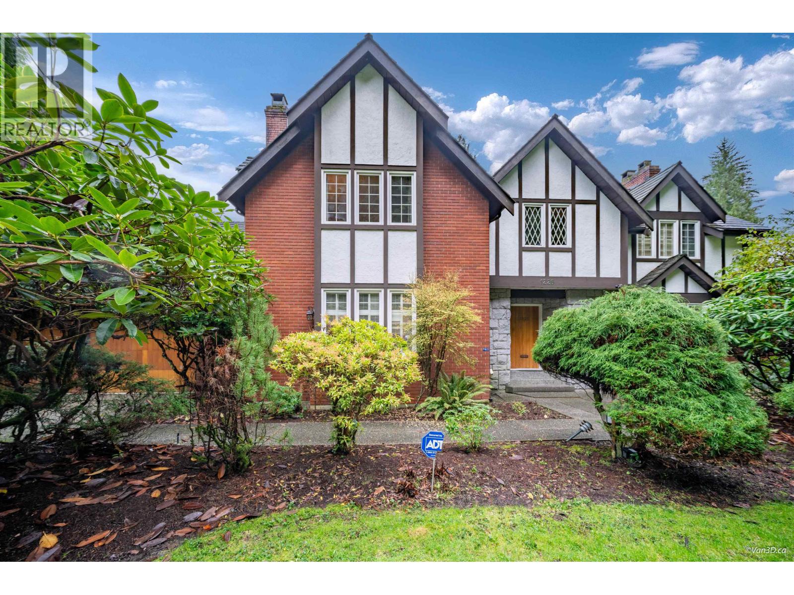 1226 Seymour Boulevard, North Vancouver, British Columbia  V7J 2J8 - Photo 1 - R3068728