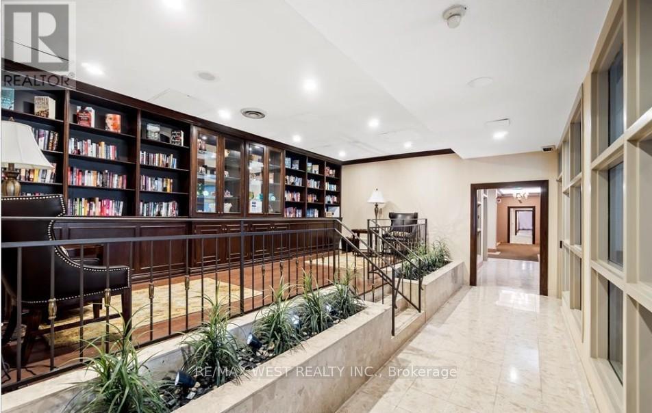 501 - 33 Weldrick Road E, Richmond Hill, Ontario  L4C 8W4 - Photo 11 - N12568416