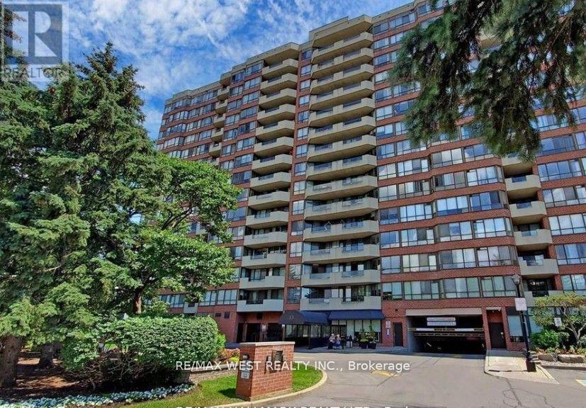 501 - 33 Weldrick Road E, Richmond Hill, Ontario  L4C 8W4 - Photo 2 - N12568416