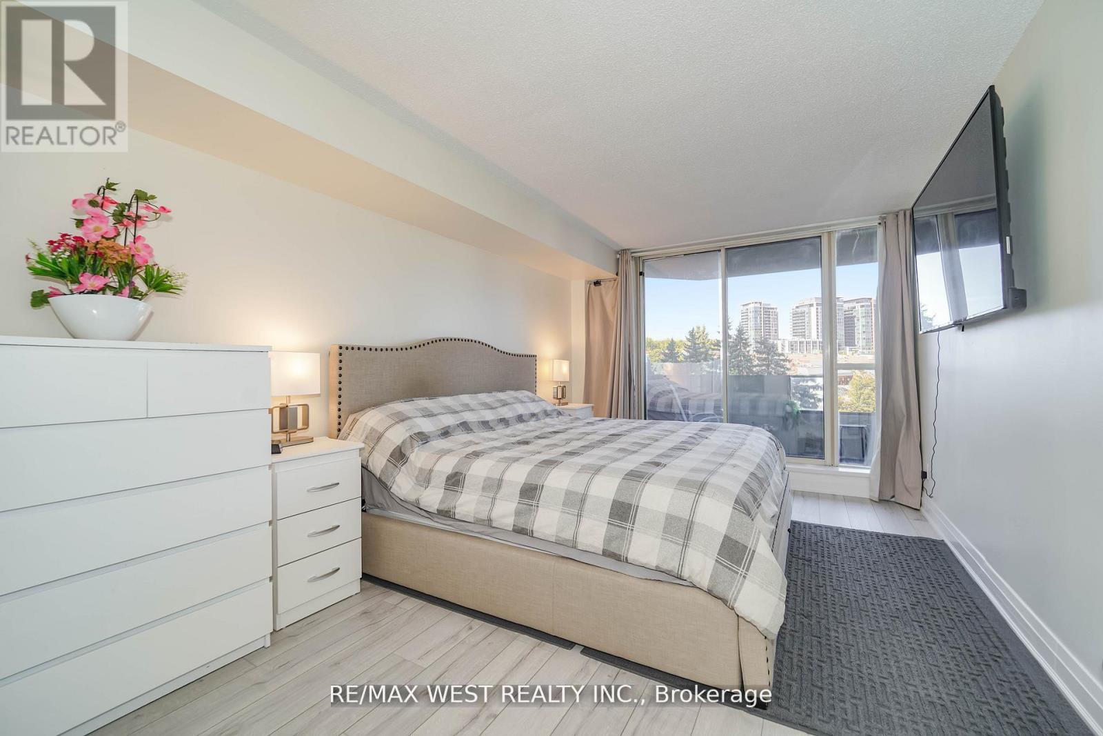 501 - 33 Weldrick Road E, Richmond Hill, Ontario  L4C 8W4 - Photo 6 - N12568416