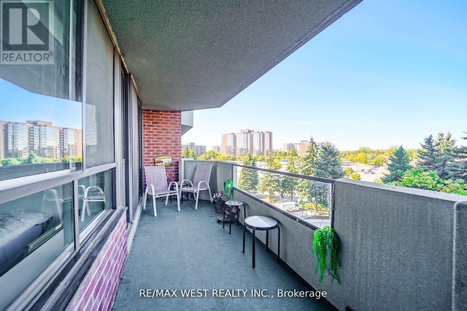 501 - 33 Weldrick Road E, Richmond Hill, Ontario  L4C 8W4 - Photo 9 - N12568416