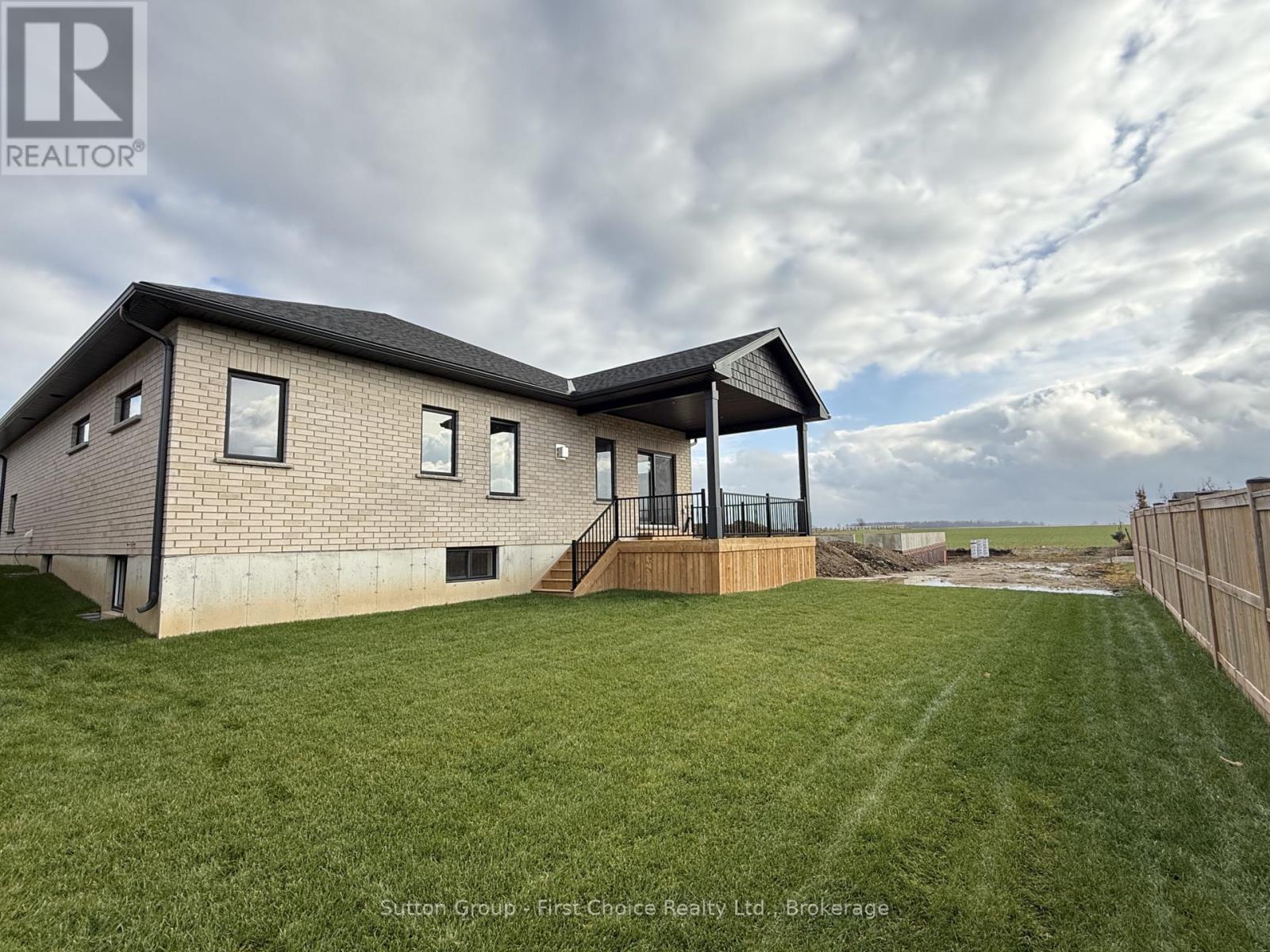 236 Henry Street, West Perth (Mitchell), Ontario  N0K 1N0 - Photo 2 - X12225322