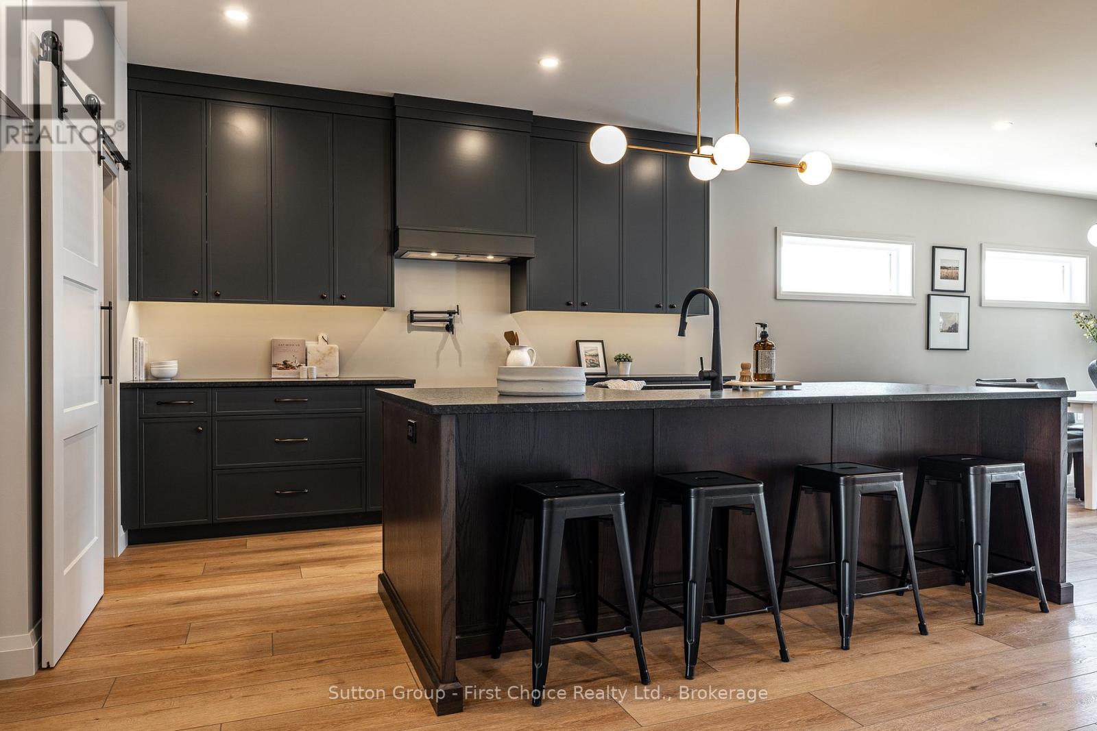 236 Henry Street, West Perth (Mitchell), Ontario  N0K 1N0 - Photo 7 - X12225322