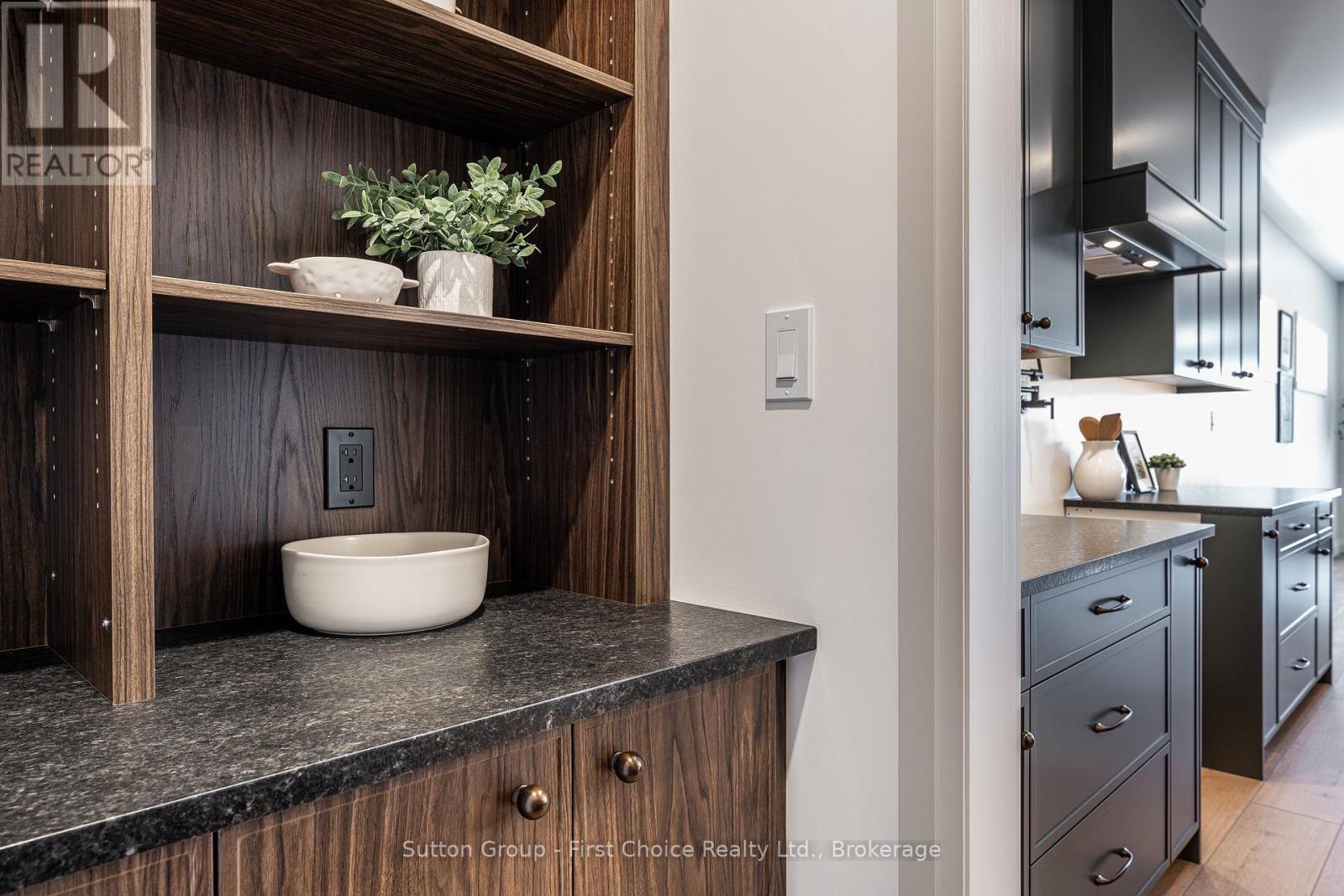 236 Henry Street, West Perth (Mitchell), Ontario  N0K 1N0 - Photo 8 - X12225322