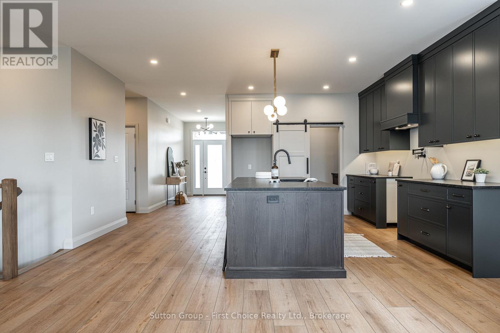 236 Henry Street, West Perth (Mitchell), Ontario  N0K 1N0 - Photo 6 - X12225322