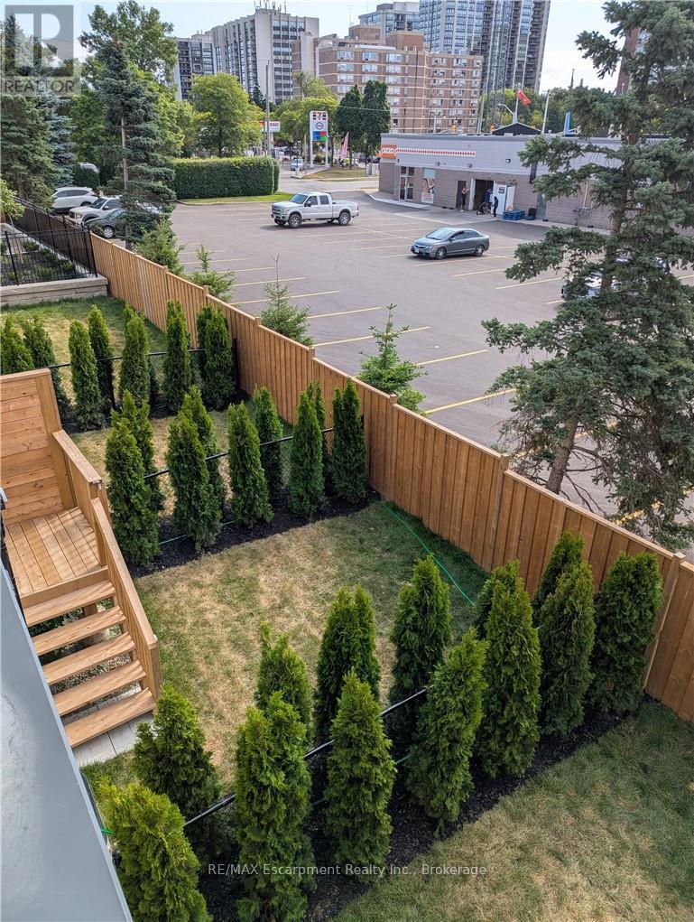 4 - 138 East Street, Oakville, Ontario  L6L 0H9 - Photo 11 - W12568458