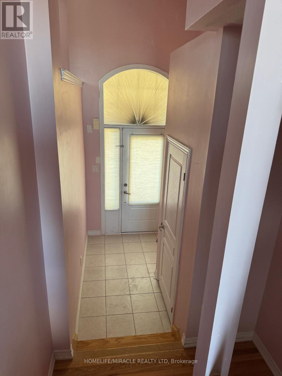 88 - 88 Aspen Hills Road, Brampton, Ontario  L6Y 6E4 - Photo 2 - W12568402